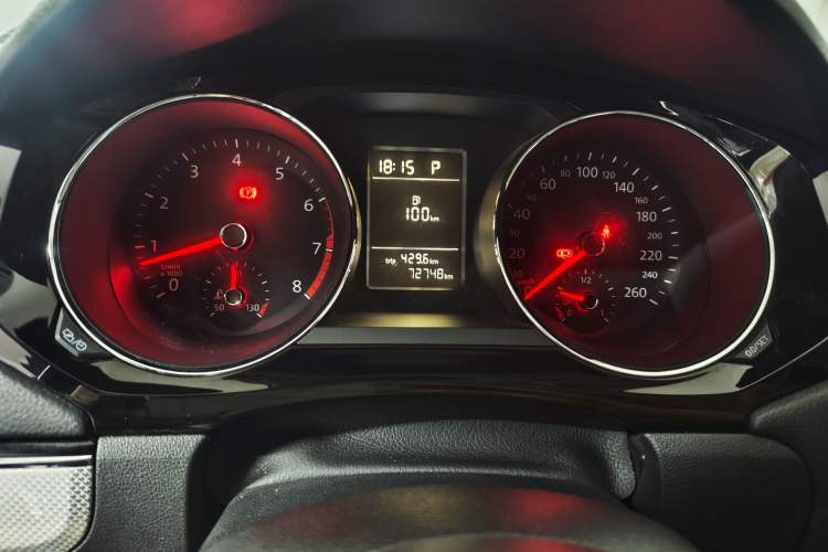 Used Volkswagen Sagitar 2015 230TSI Automatic Comfort Version Instrument Cluster
