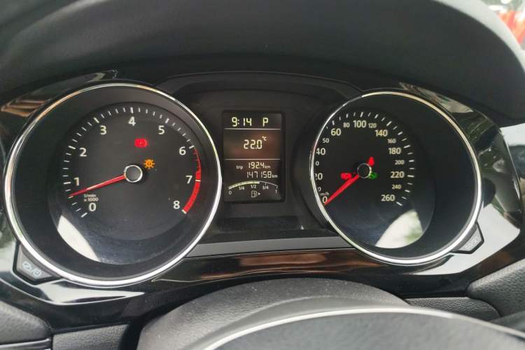 Used Volkswagen Sagitar 2015 1.6L Automatic Comfort Model Instrument Cluster