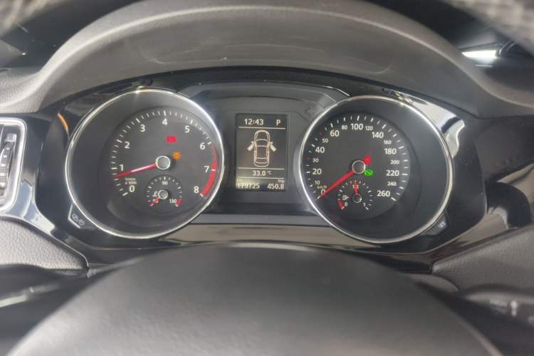 Used Volkswagen Sagitar 2015 230TSI Automatic Luxury Model Instrument Cluster