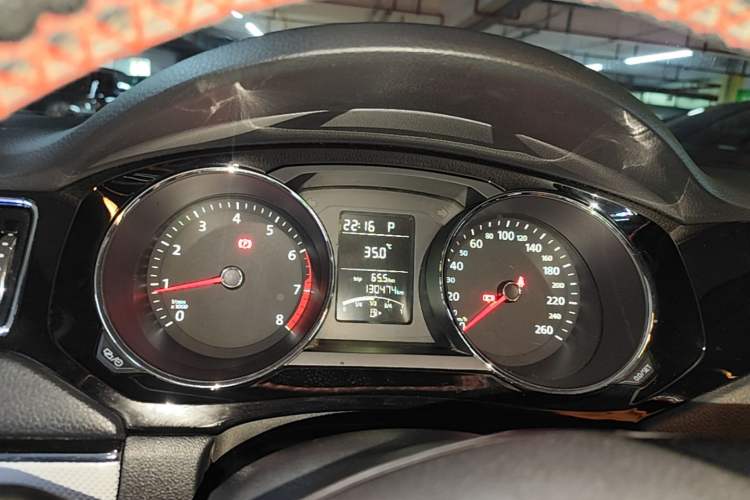Used Volkswagen Sagitar 2015 1.6L Automatic Comfort Model Instrument Cluster
