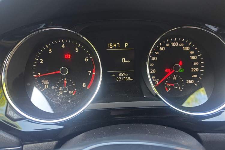 Used Volkswagen Sagitar 2015 230TSI Automatic Comfort Version Instrument Cluster