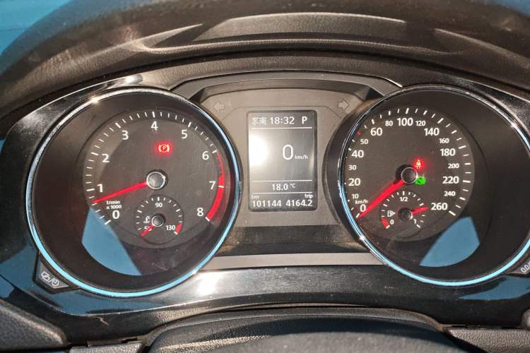 Used Volkswagen Sagitar 2015 230TSI Automatic Luxury Model Instrument Cluster