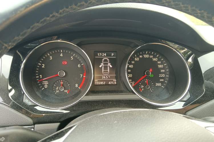 Used Volkswagen Sagitar 2015 230TSI Automatic Luxury Model Instrument Cluster