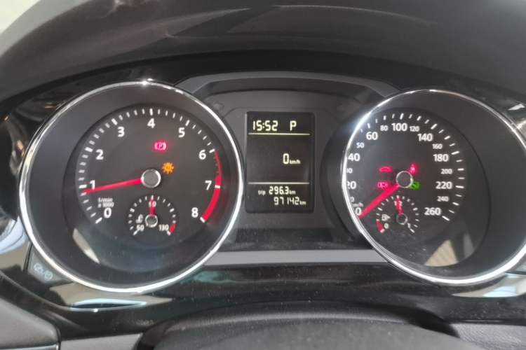 Used Volkswagen Sagitar 2015 230TSI Automatic Comfort Version Instrument Cluster