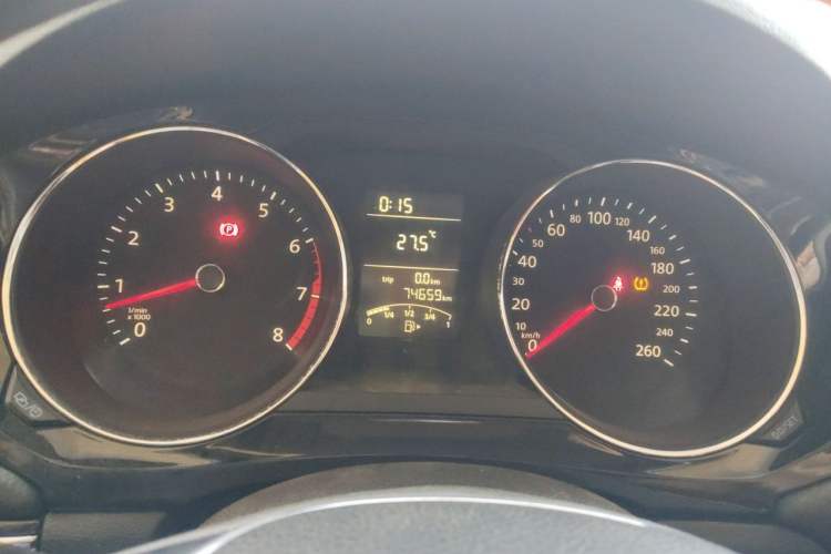 Used Volkswagen Sagitar 2015 1.6L Manual Comfort Model Instrument Cluster