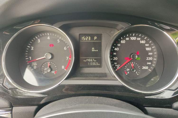 Used Volkswagen Sagitar 2015 230TSI Automatic Comfort Version Instrument Cluster