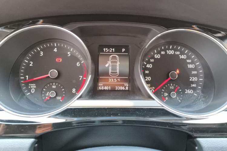 Used Volkswagen Sagitar 2015 230TSI Automatic Luxury Model Instrument Cluster