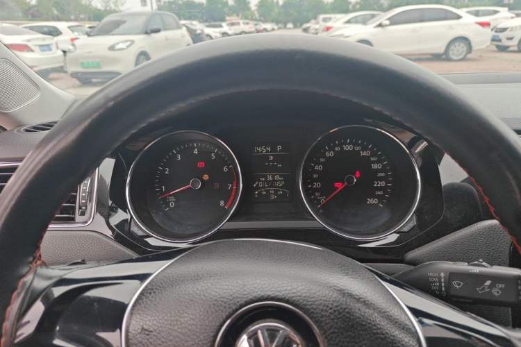 Used Volkswagen Sagitar 2015 1.6L Automatic Comfort Model Instrument Cluster