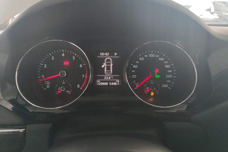 Used Volkswagen Sagitar 2015 230TSI Automatic Luxury Model Instrument Cluster