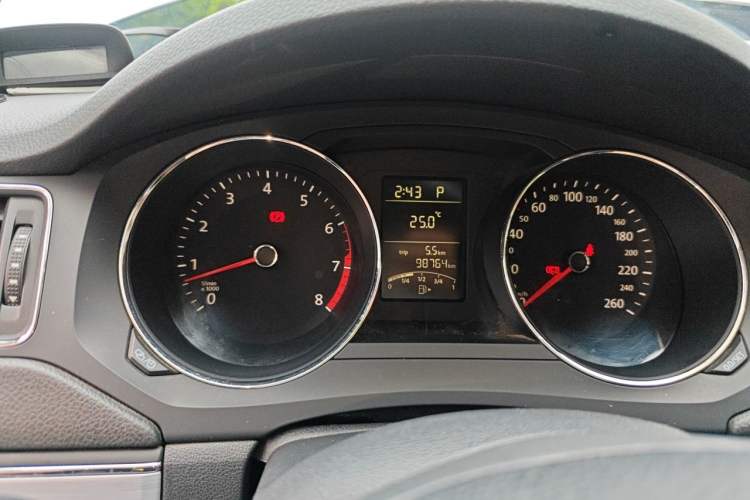 Used Volkswagen Sagitar 2015 1.6L Automatic Fashion Model Instrument Cluster