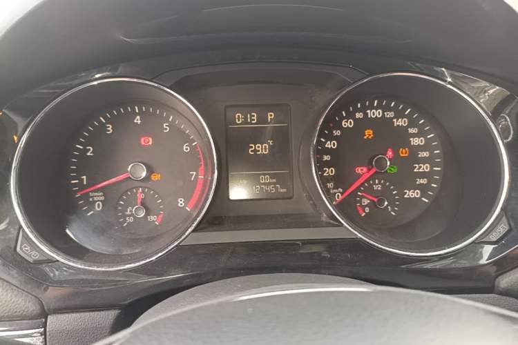 Used Volkswagen Sagitar 2015 230TSI Automatic Comfort Version Instrument Cluster