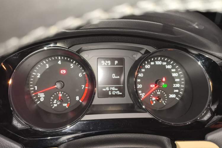 Used Volkswagen Sagitar 2015 230TSI Automatic Comfort Version Instrument Cluster