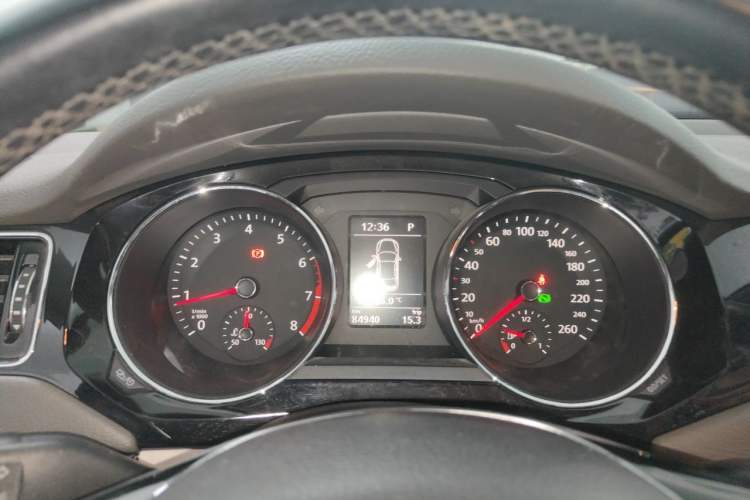 Used Volkswagen Sagitar 2015 230TSI Automatic Luxury Model Instrument Cluster