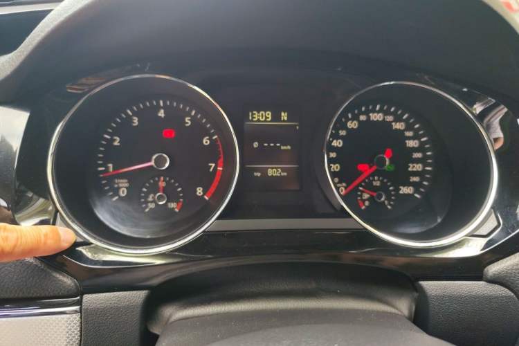 Used Volkswagen Sagitar 2015 230TSI Automatic Comfort Version Instrument Cluster