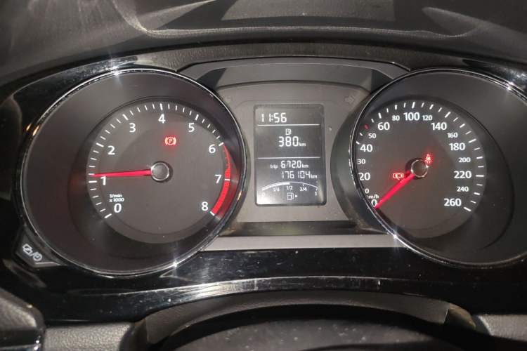 Used Volkswagen Sagitar 2015 1.6L Manual Comfort Model Instrument Cluster
