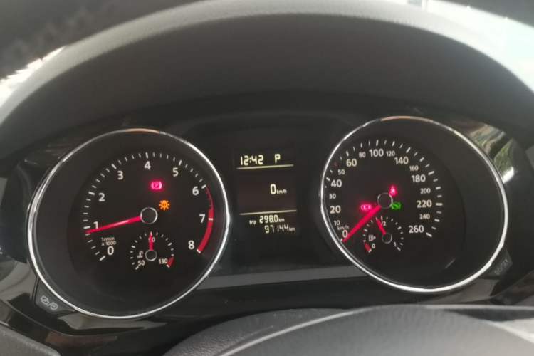Used Volkswagen Sagitar 2015 230TSI Automatic Comfort Version Instrument Cluster
