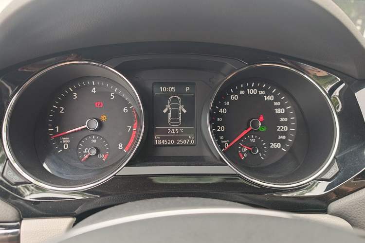 Used Volkswagen Sagitar 2015 230TSI Automatic Luxury Model Instrument Cluster