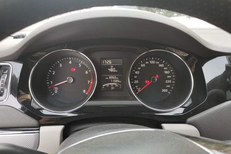 Used Volkswagen Sagitar 2015 1.6L Manual Comfort Model Instrument Cluster