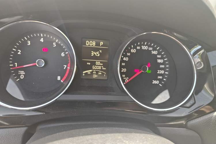 Used Volkswagen Sagitar 2015 1.6L Automatic Comfort Model Instrument Cluster