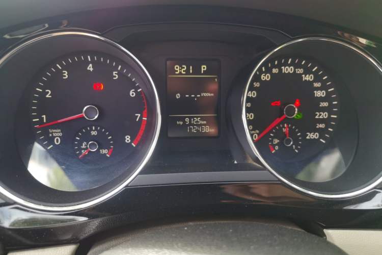 Used Volkswagen Sagitar 2015 230TSI Automatic Comfort Version Instrument Cluster