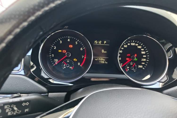 Used Volkswagen Sagitar 2015 230TSI Automatic Comfort Version Instrument Cluster