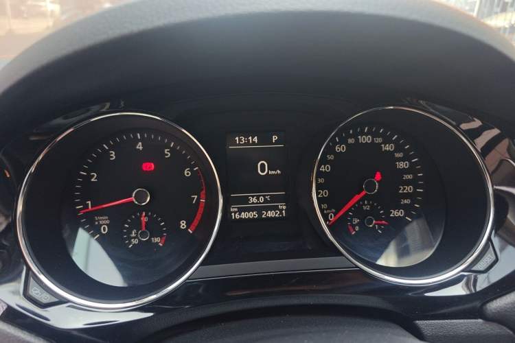 Used Volkswagen Sagitar 2015 230TSI Automatic Luxury Model Instrument Cluster