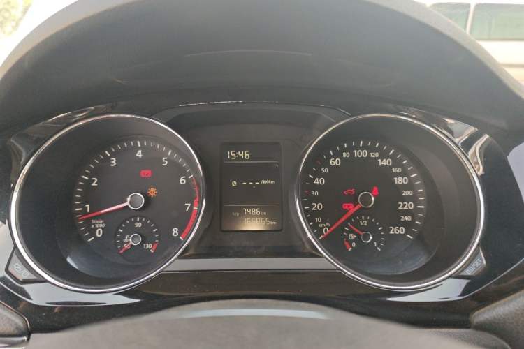 Used Volkswagen Sagitar 2015 230TSI Manual Comfort Version Instrument Cluster