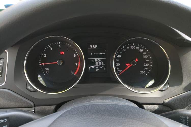 Used Volkswagen Sagitar 2015 1.6L Manual Fashion Edition Instrument Cluster
