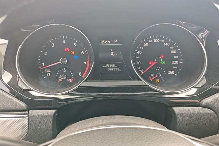 Used Volkswagen Sagitar 2015 230TSI Automatic Comfort Version Instrument Cluster