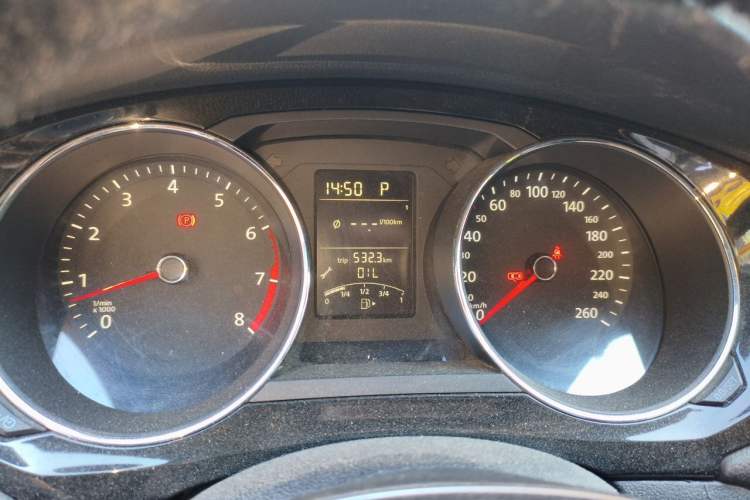 Used Volkswagen Sagitar 2015 1.6L Automatic Comfort Model Instrument Cluster