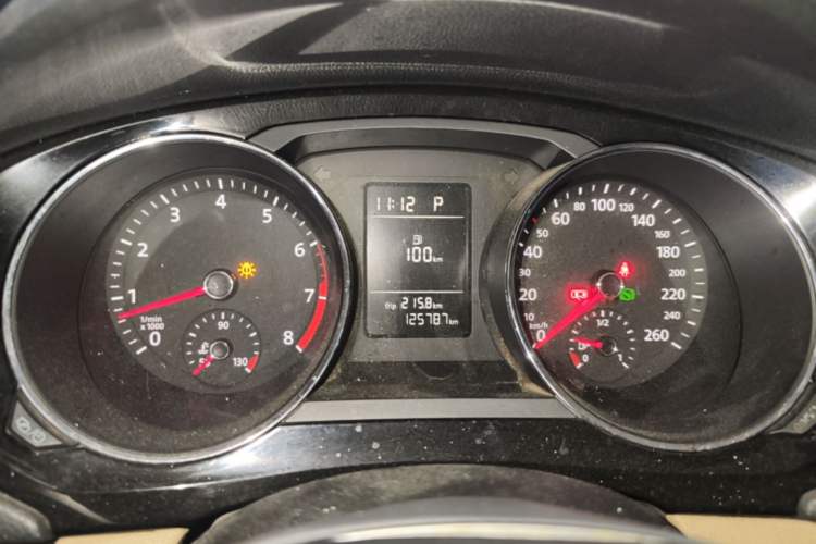 Used Volkswagen Sagitar 2015 230TSI Automatic Comfort Version Instrument Cluster