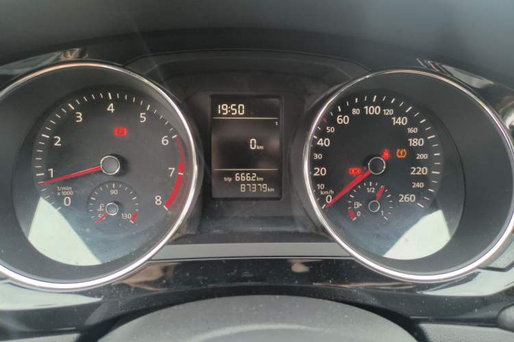 Used Volkswagen Sagitar 2015 230TSI Manual Comfort Version Instrument Cluster