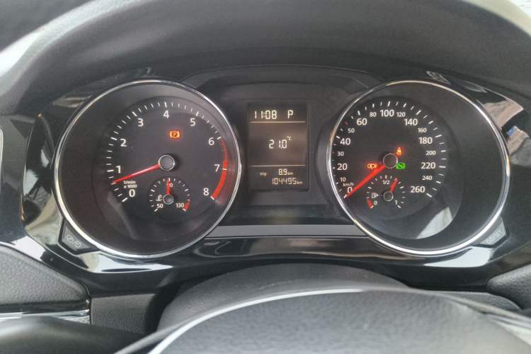Used Volkswagen Sagitar 2015 230TSI Automatic Comfort Version Instrument Cluster