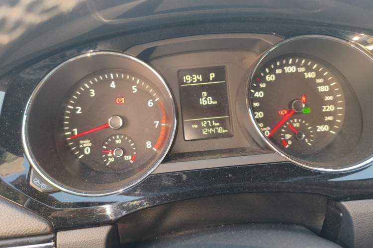Used Volkswagen Sagitar 2015 230TSI Automatic Comfort Version Instrument Cluster