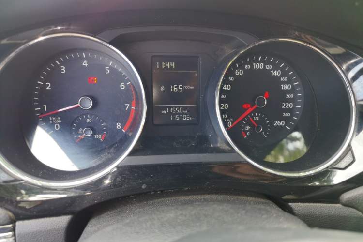 Used Volkswagen Sagitar 2015 230TSI Manual Comfort Version Instrument Cluster
