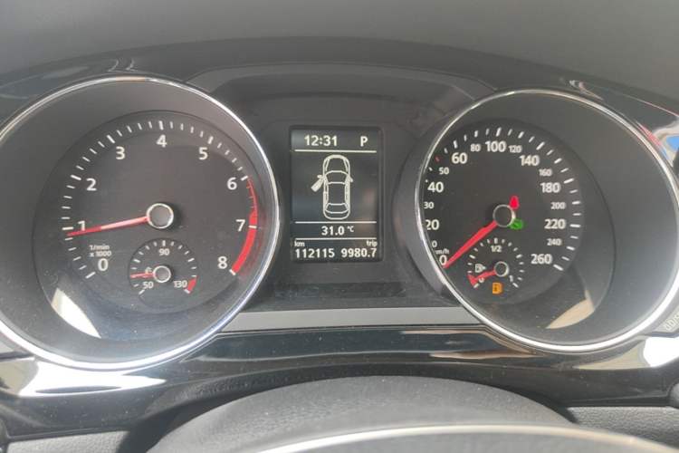 Used Volkswagen Sagitar 2015 230TSI Automatic Luxury Model Instrument Cluster