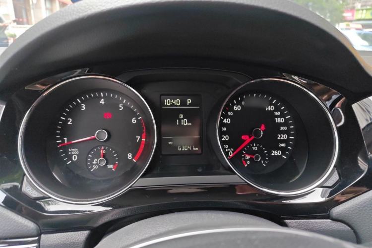 Used Volkswagen Sagitar 2015 230TSI Automatic Comfort Version Instrument Cluster