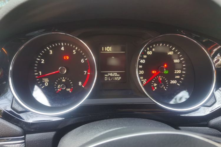 Used Volkswagen Sagitar 2015 230TSI Automatic Comfort Version Instrument Cluster
