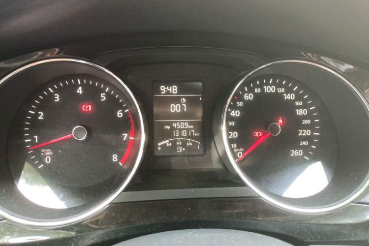Used Volkswagen Sagitar 2015 1.6L Manual Comfort Model Instrument Cluster