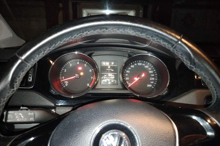 Used Volkswagen Sagitar 2015 1.6L Automatic Comfort Model Instrument Cluster