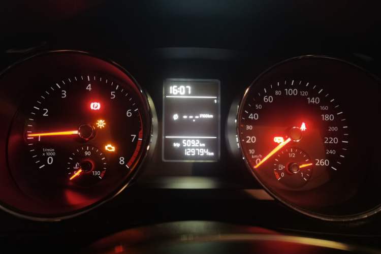 Used Volkswagen Sagitar 2015 230TSI Manual Comfort Version Instrument Cluster