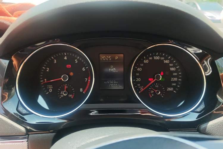 Used Volkswagen Sagitar 2015 230TSI Automatic Comfort Version Instrument Cluster