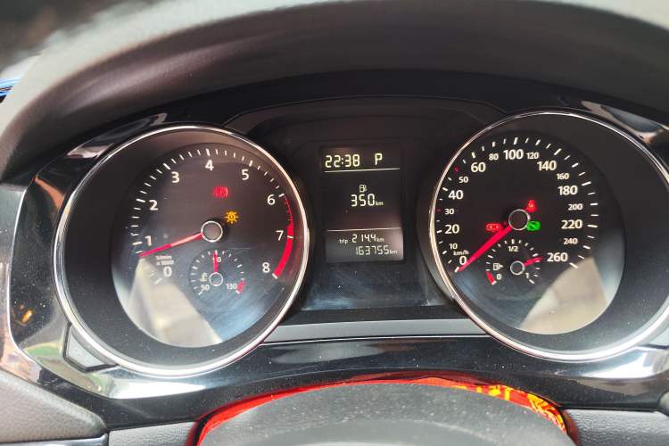Used Volkswagen Sagitar 2015 230TSI Automatic Comfort Version Instrument Cluster