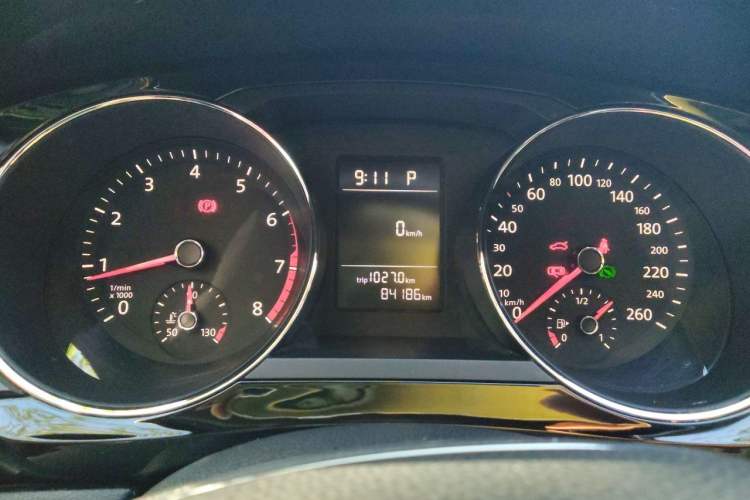 Used Volkswagen Sagitar 2015 230TSI Automatic Comfort Version Instrument Cluster