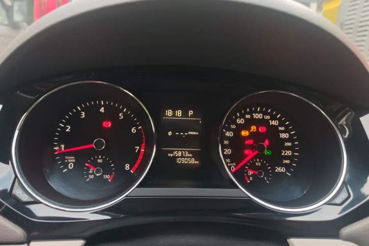 Used Volkswagen Sagitar 2015 230TSI Automatic Comfort Version Instrument Cluster