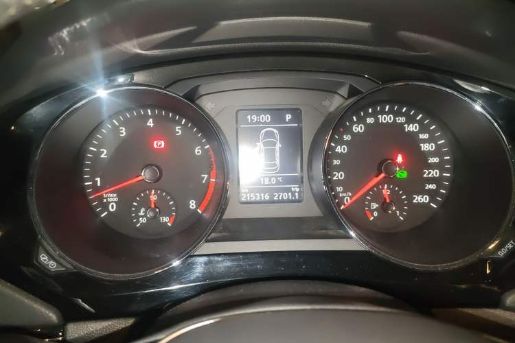 Used Volkswagen Sagitar 2015 230TSI Automatic Luxury Model Instrument Cluster