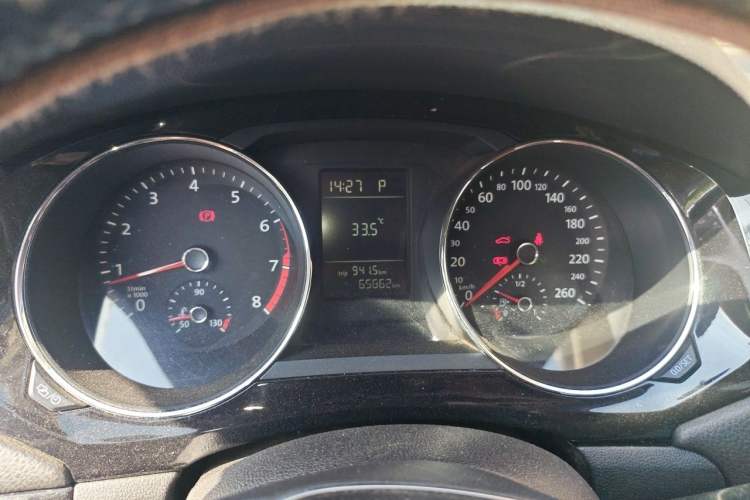 Used Volkswagen Sagitar 2015 230TSI Automatic Comfort Version Instrument Cluster