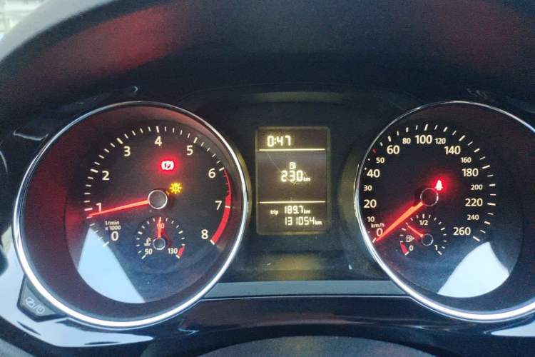Used Volkswagen Sagitar 2015 230TSI Manual Comfort Version Instrument Cluster