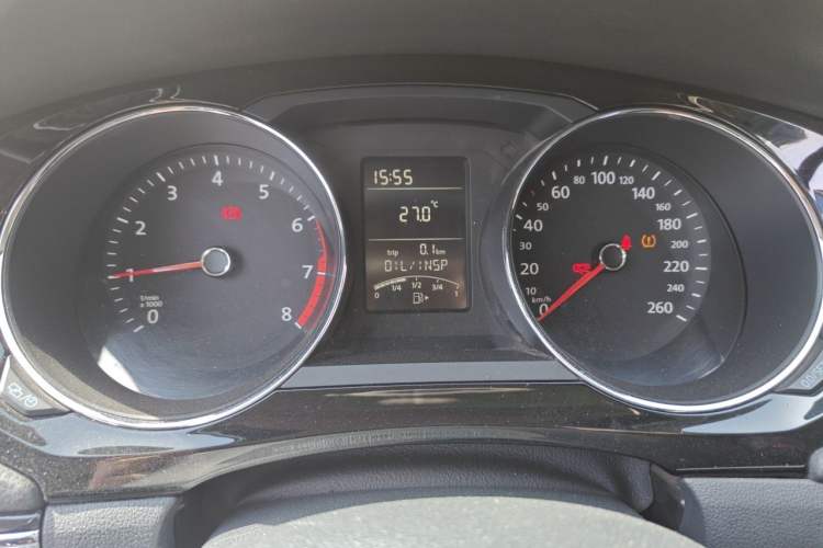 Used Volkswagen Sagitar 2015 1.6L Manual Comfort Model Instrument Cluster