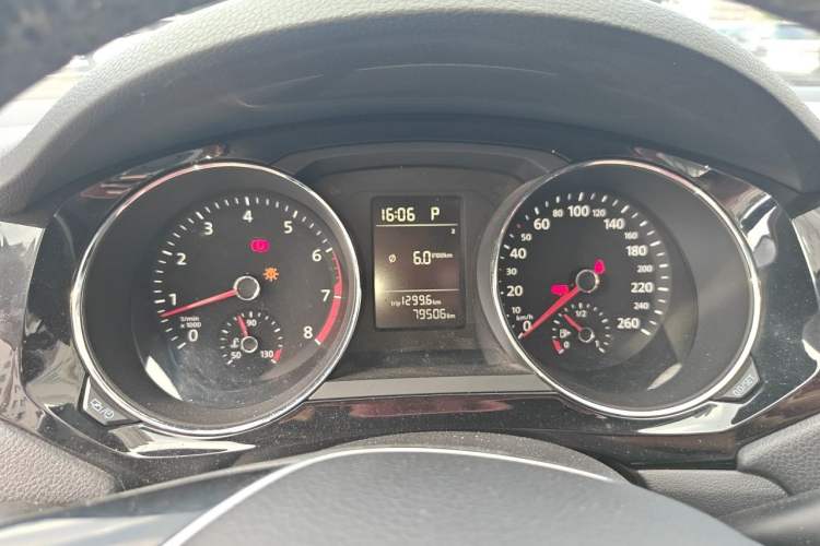 Used Volkswagen Sagitar 2015 230TSI Automatic Comfort Version Instrument Cluster